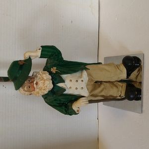 VGUC. Vintage Possible Dreams Clothtiques Top of the Morning Irish Santa.